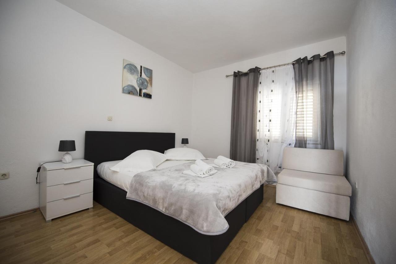 Apartments With A Parking Space Brela, Makarska - 16603 Екстер'єр фото