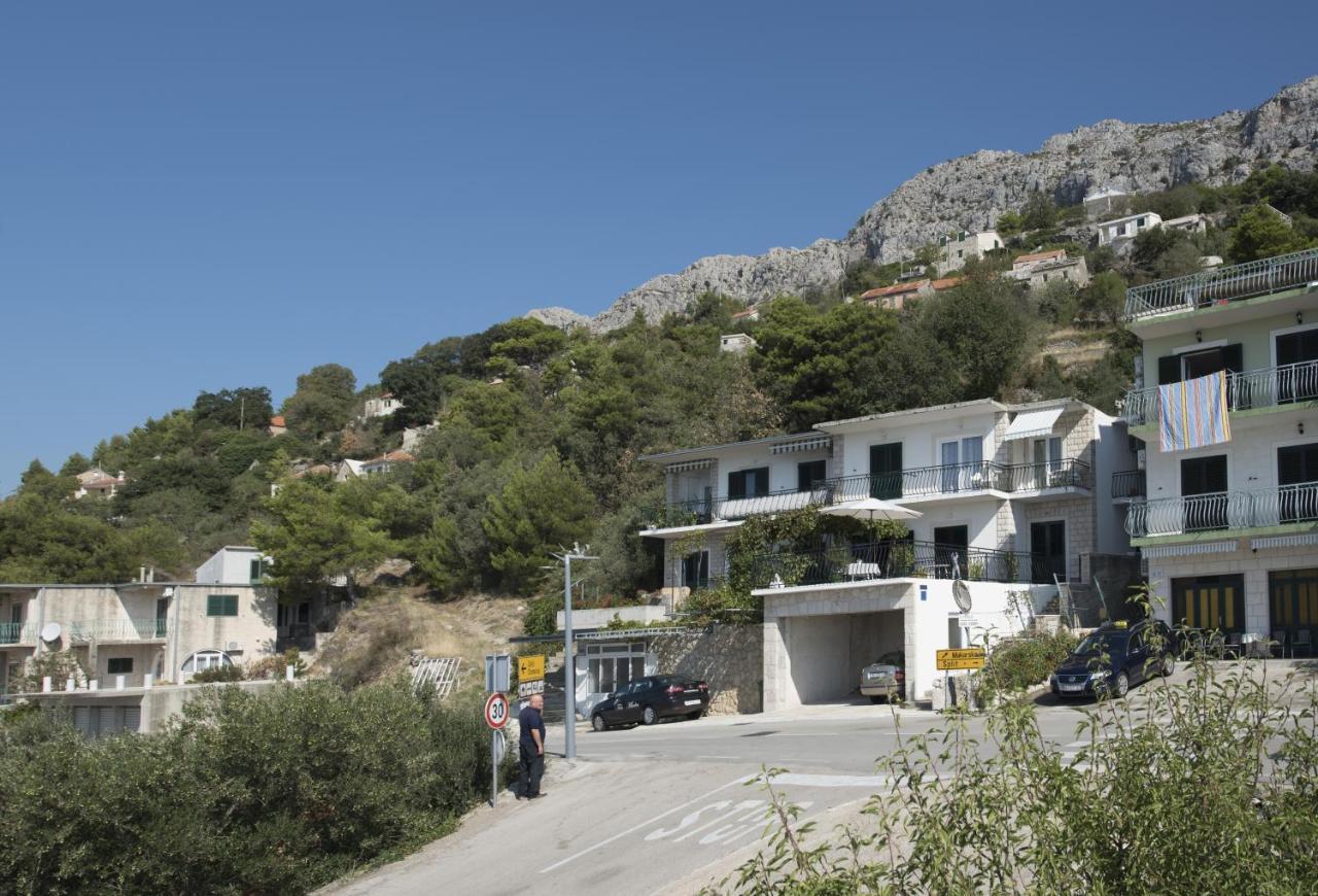 Apartments With A Parking Space Brela, Makarska - 16603 Екстер'єр фото