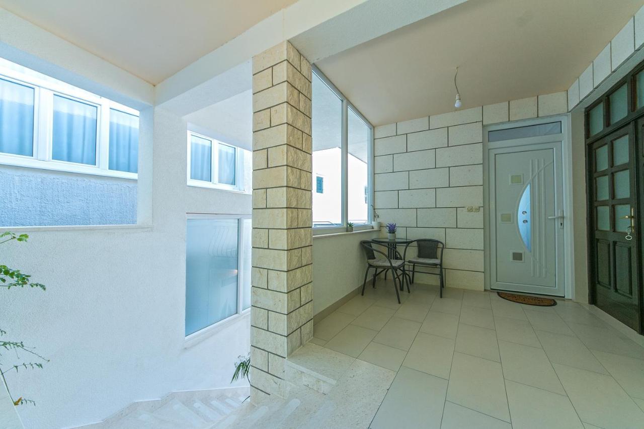 Apartments With A Parking Space Brela, Makarska - 16603 Екстер'єр фото