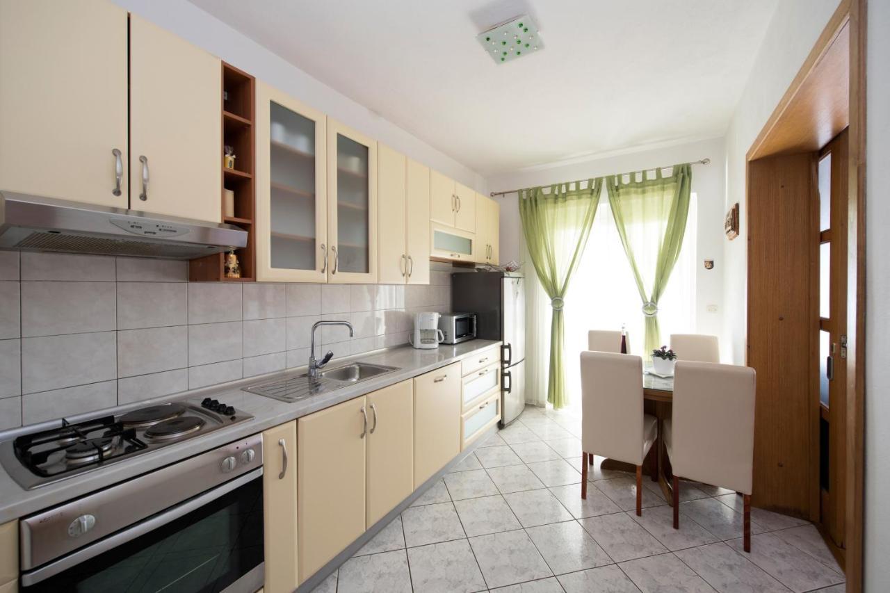 Apartments With A Parking Space Brela, Makarska - 16603 Екстер'єр фото